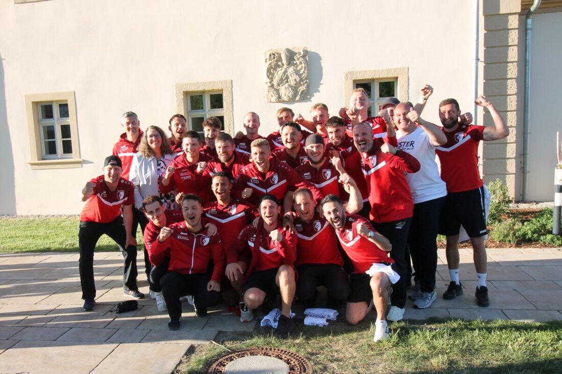 Trabitz. Die SpVgg Trabitz feiert den Aufstieg in die Kreisliga und den Verbleib der zweiten Mannschaft in der A-Klasse. Der Verein lobt Teamgeist und Trainingsfleiß; ein weiterer Aufstieg wird als möglich erachtet.