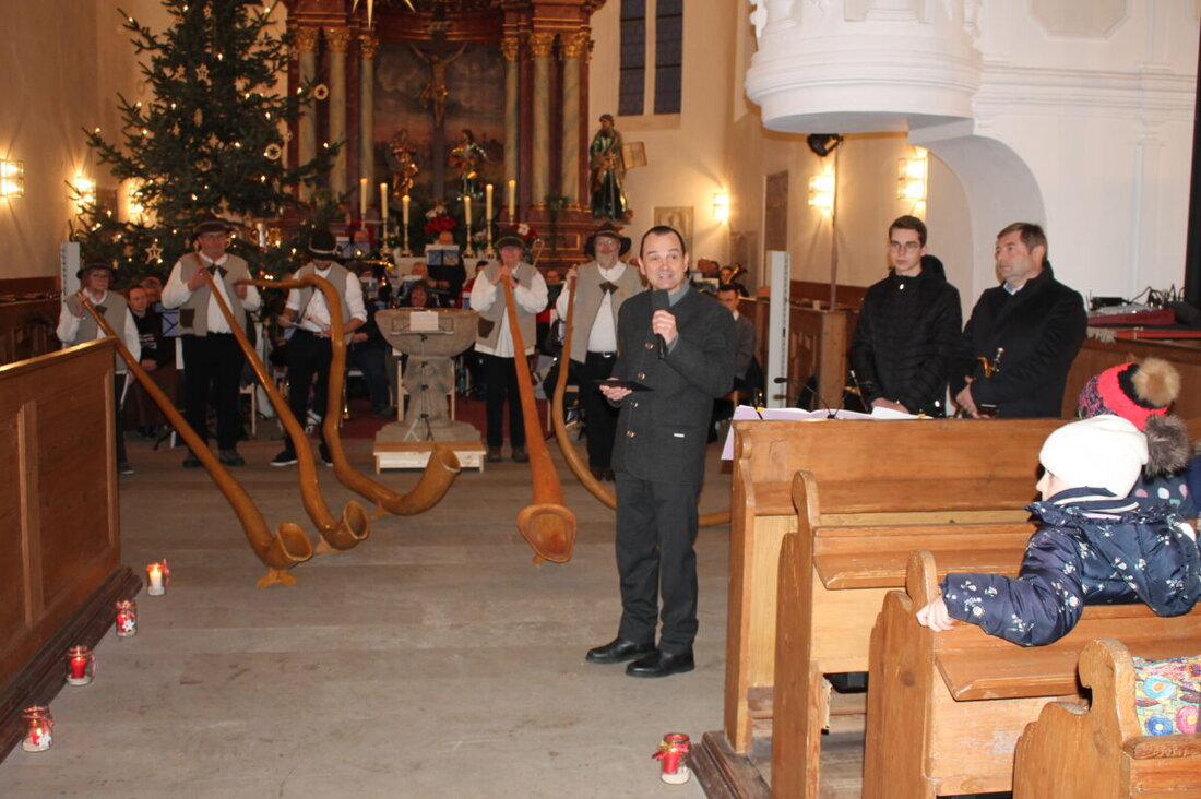 Neustadt am Kulm. Das neue Jahr wurde in Neustadt am Kulm mit einem Neujahrskonzert in der Dreieinigkeitskirche begrüßt.