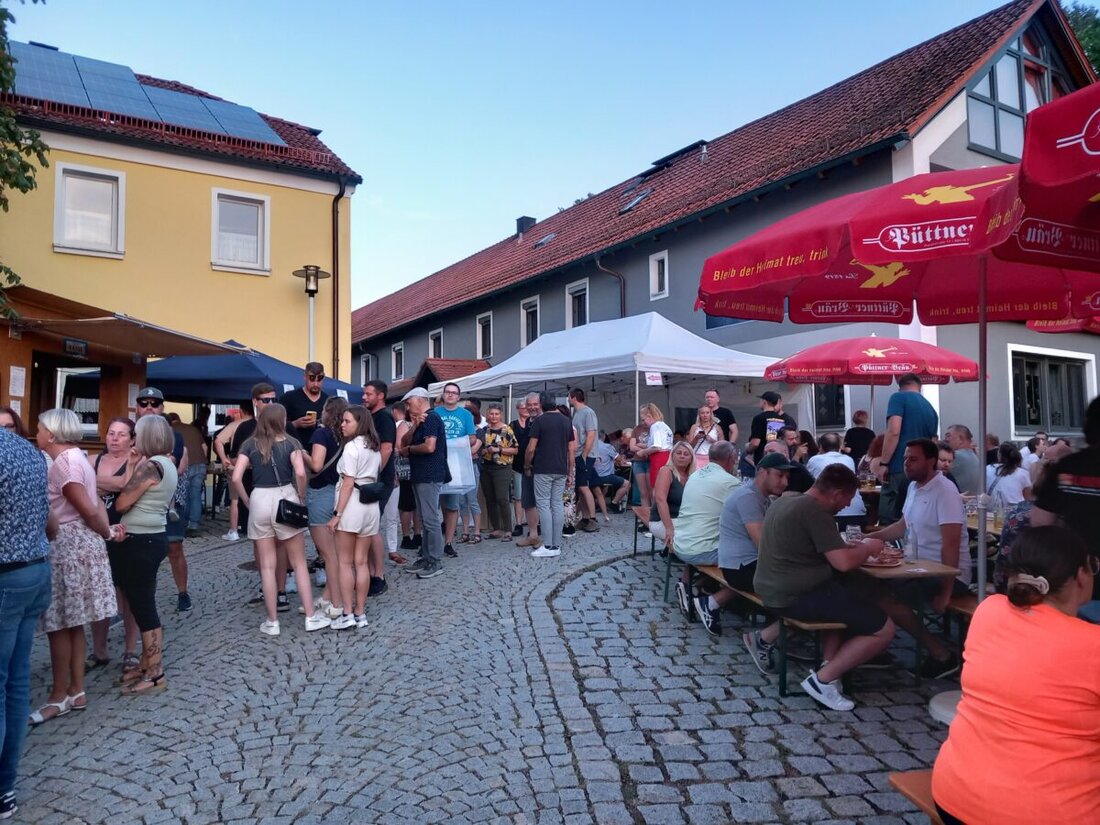Altendorf. Das Pizzafest der Dorfgemeinschaft brach mit 1.399 verkauften Pizzen Verkaufsrekorde und unterstützt soziale Projekte, darunter die Kinderkrebshilfe Oberpfalz-Nord.