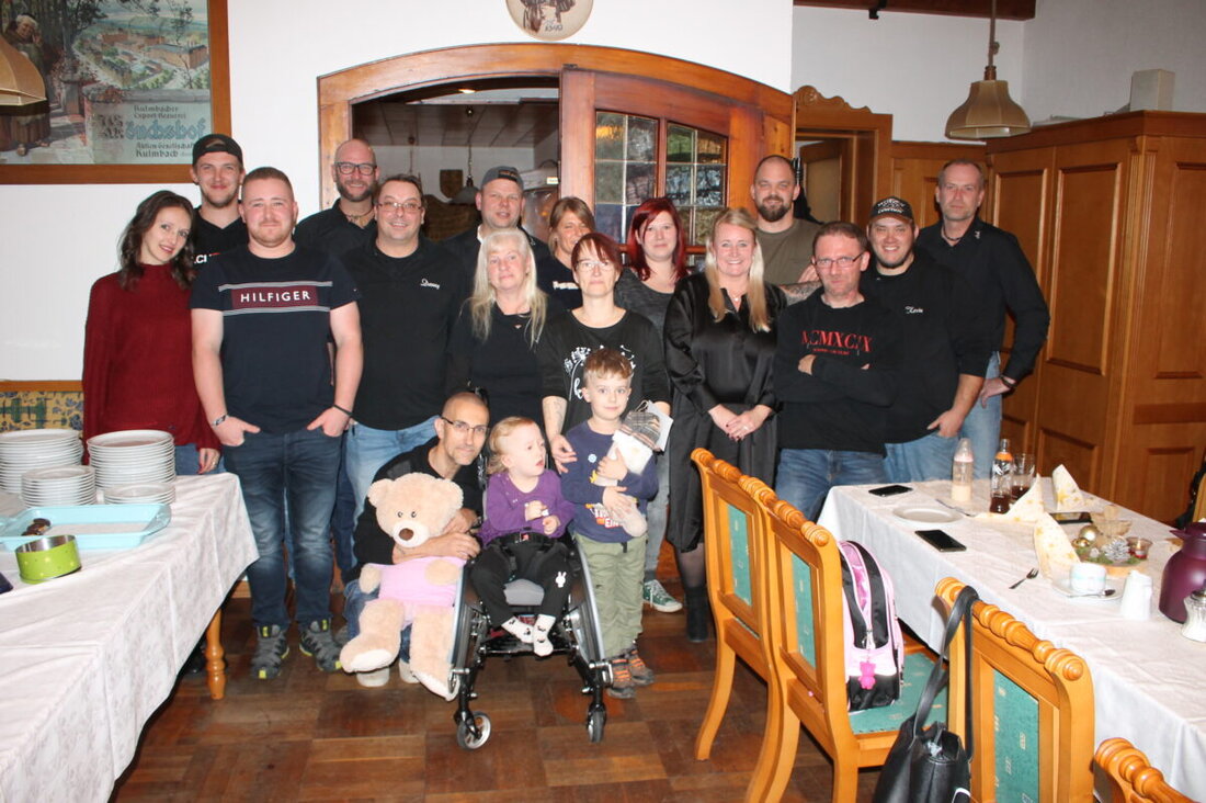 Pressath. Der Weidener Truckerfreunde-Verein "Bäärenbande" spendete 444 Euro an die Familie der schwerkranken Leonie.