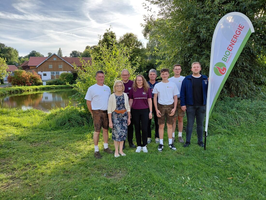 Preißach. Zum 15-jährigen Bestehen der Bioenergieanlage wurde ein 1000-Kubikmeter-Pufferspeicher eingeweiht und 2000 Euro an Kinderkrebshilfe, Feuerwehren und Hilfe für Anja gespendet.