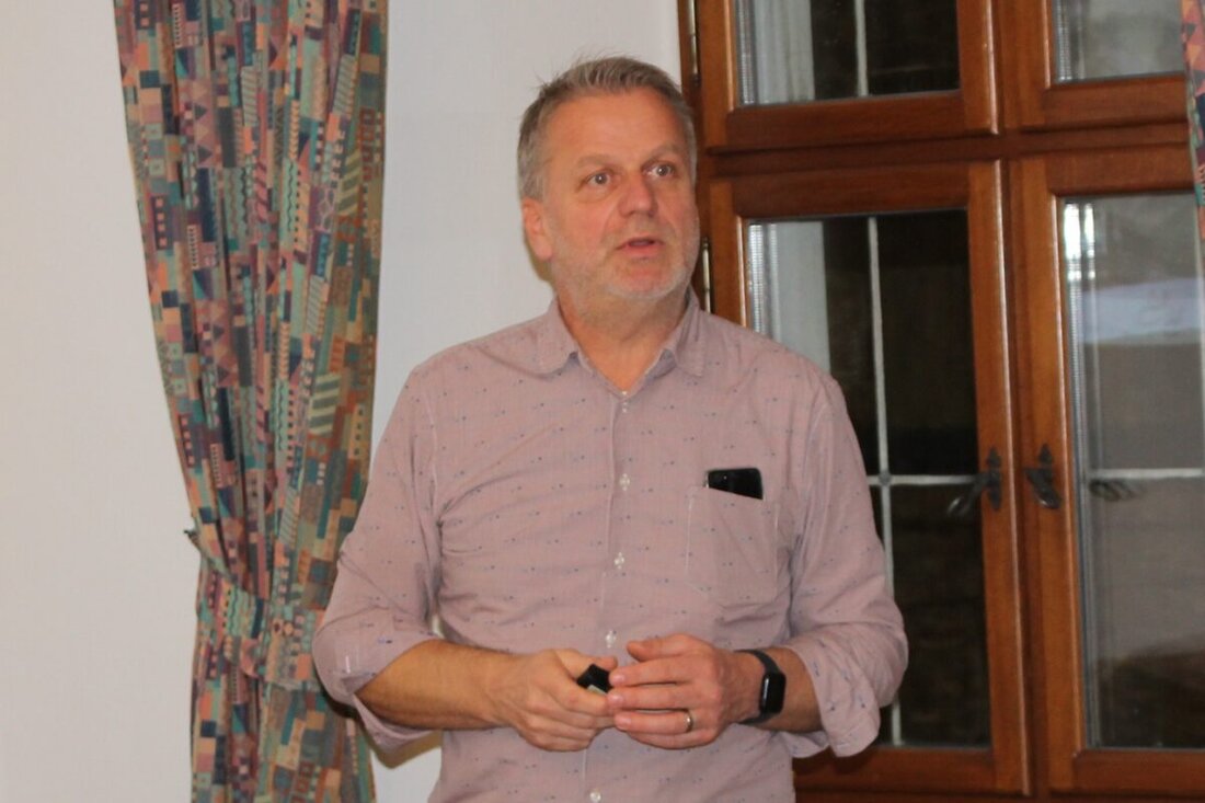 Pressath. Der Stadtrat billigte einstimmig Pläne für eine neue Trinkwasserleitung von Pressath nach Riggau und hob die Finanzobergrenze für die Musikschule auf. Die Baukosten für die Wasserleitung betragen ca. 620.000 Euro, und die Musikschule erhält mehr als 30.000 Euro für steigende Schülerzahlen.