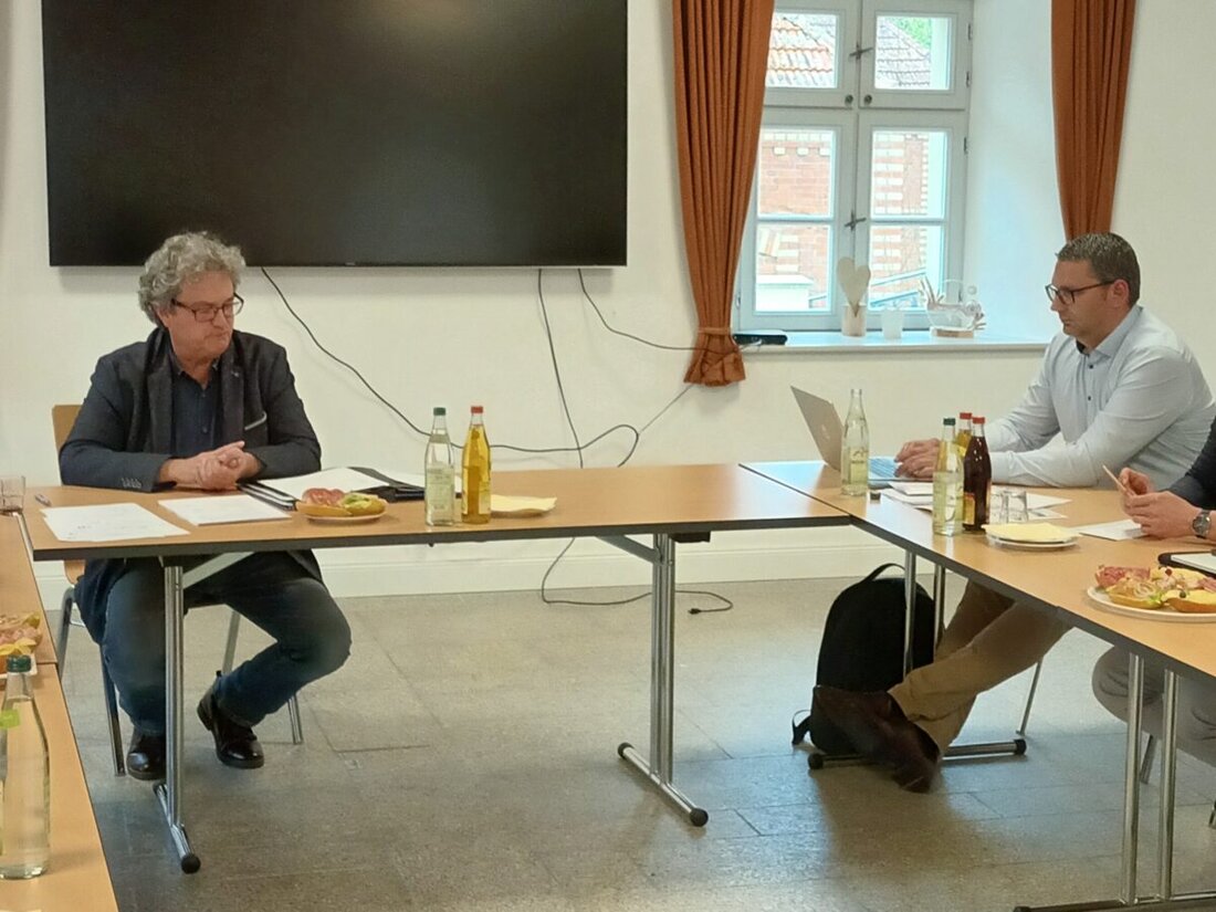 Trabitz. Keine Überraschungen barg der Entwurf zum Haushalt der Verwaltungsgemeinschaft (VG) Pressath für 2025, den die VG-Versammlung im Trabitzer Meierhof einstimmig verabschiedete. 