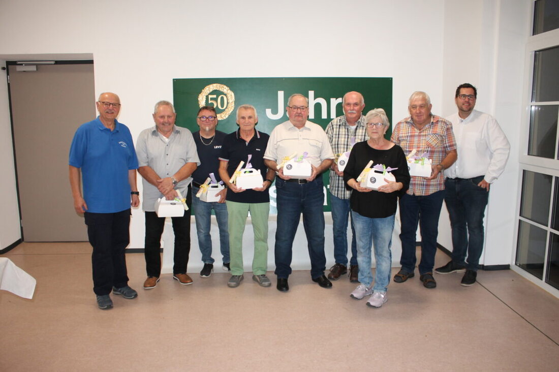 Pressath. Die Wanderfreunde feiern 50 Jahre Vereinsgeschichte und erinnern an 34 Gründer sowie vielfältige Touren. Mitglieder wurden geehrt, und seit 2021 gibt es permanente Wanderwege.