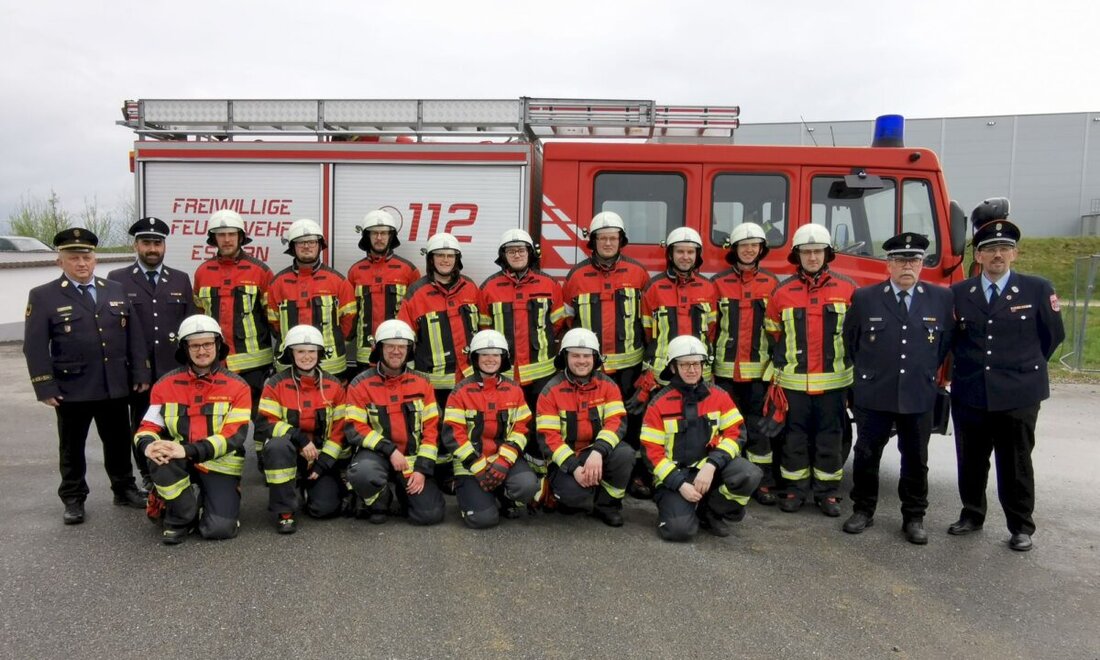 Eslarn. Die Freiwillige Feuerwehr Eslarn besteht aus 40 Aktiven, davon 6 Feuerwehrfrauen. Insgesamt 3 Frauen und 12 Männer absolvierten in zwei verhältnismäßig jungen Gruppen kürzlich mit Erfolg die Leistungsprüfung "Die Gruppe im Löscheinsatz".