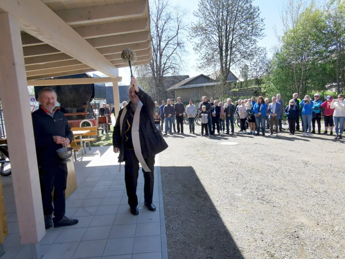 Eslarn. Mit Fördergeldern vom Bundesministerium für Digitales und Verkehr konnte die Raststation "Alter Bahnhof Eslarn" für Radfahrer und Wanderer verwirklicht werden. 