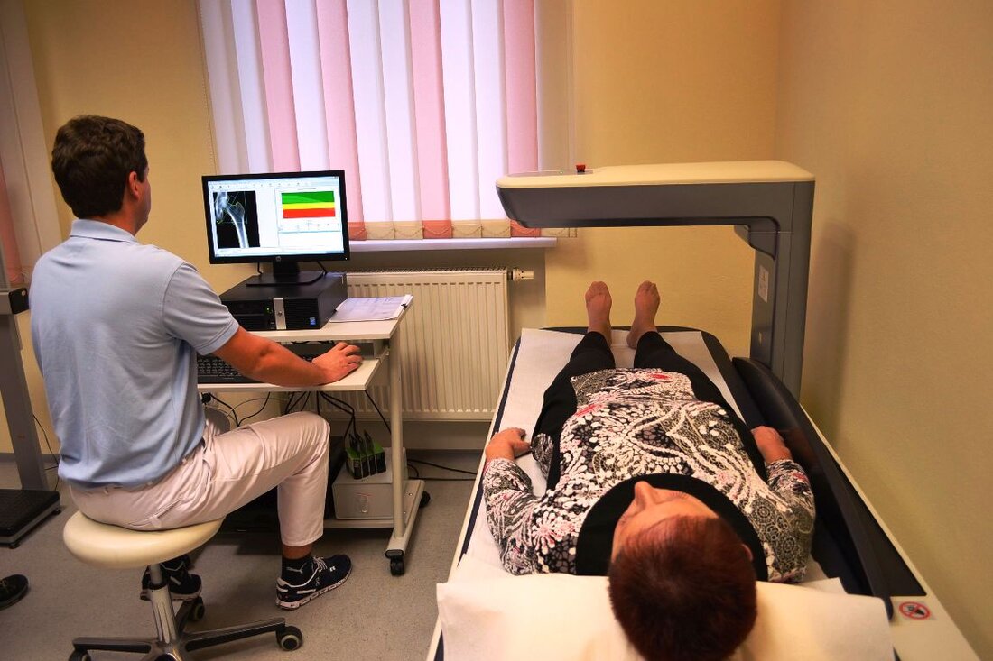 Mitterteich. Das Medizinische Versorgungszentrum Stiftland ist um eine Untersuchungsmethode reicher: Die Knochendichte wird jetzt mit einem hochmodernen Gerät gemessen. Von Udo Fürst Für viele Patienten ist das Medizinische Versorgungszentrum (MVZ) Stiftland [&hellip;]