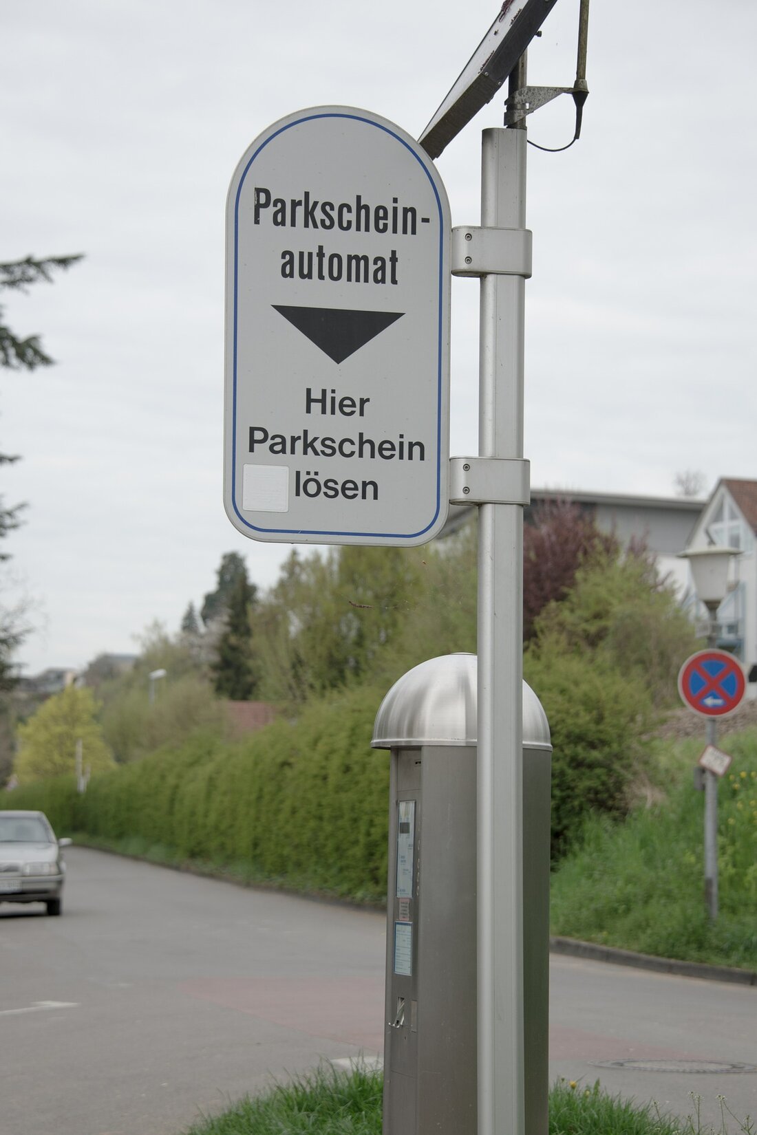 Weiden. Ein Profi im Bereich des schweren Diebstahls besuchte am Samstag den Parkplatz gegenüber der Mehrzweckhalle Am Langen Steg und räumte den Parkscheinautomaten leer. Um genau 09.07 Uhr machte sich [&hellip;]