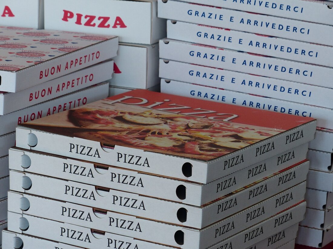 Weiden. Passend zur Faschingszeit erhielt die Polizei Weiden am Rosenmontag einen eher seltsamen Anruf. Der unbekannte Anrufer versprach den Beamten die Lieferung von zwei Pizzen zum Preis von dreien – bestellt worden waren [&hellip;]