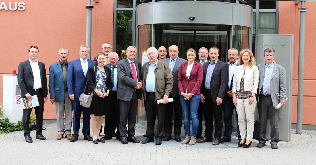 Weiden/Schwandorf. Im Verein „das plus der oberpfalz e.V.“ haben sich 11 Kommunen (Schwandorf, Schmidgaden, Guteneck, Leuchtenberg, Wernberg-Köblitz, Luhe-Wildenau, Nabburg, Schnaittenbach, Pfreimd, Schwarzenfeld, Wackersdorf) aus drei Landkreisen (Schwandorf, Amberg-Sulzbach und Neustadt a. [&hellip;]