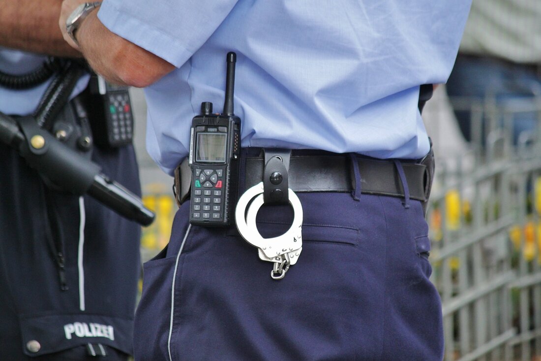 Weiden. Wie die Polizei jetzt mitteilte war der Überfall im Park beim Hertie-Parkplatz wohl frei erfunden.  Am Sonntag zeigte ein junger Mann (22) aus Weiden einen Überfall bei der Polizei in Weiden an. [&hellip;]
