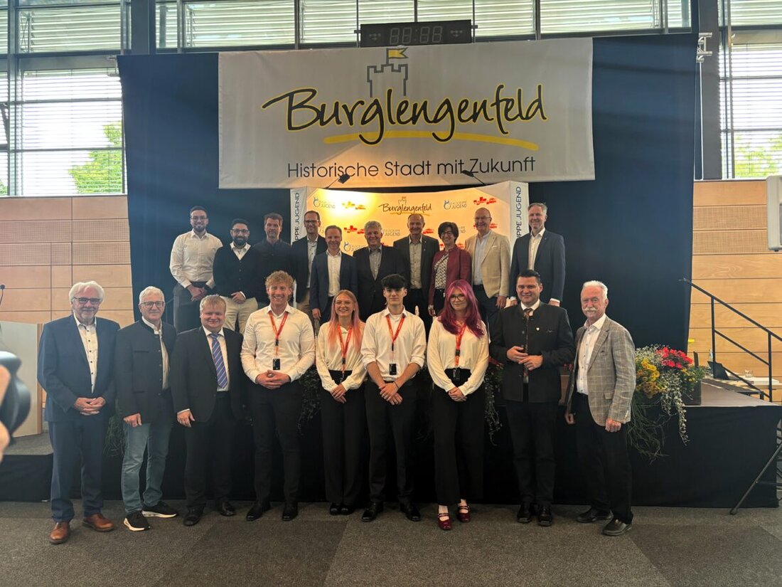 Burglengenfeld. 3000 Schüler nehmen an von Jugendlichen organisierten Präventionstagen in der Stadthalle teil, fokussiert auf Themen wie Sucht und mentale Gesundheit. Ehrenamtlich durchgeführt, unterstützt durch Spenden, setzen die Jugendlichen damit ein Zeichen für Aufklärung und Zusammenhalt.