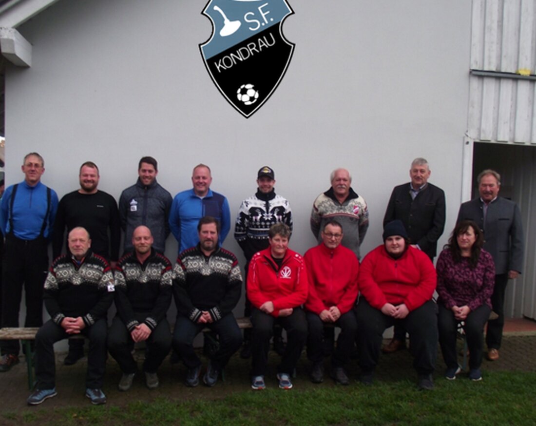 Waldsassen Kondrau. Die Sportfreunde Kondrau richteten am 2. November in der Eishalle Mitterteich ihr viertes Eisstock-Winterturnier aus. Nach gut fünf Stunden setzten sich FC Teugn und TV 1880 Nabburg als Gruppensieger durch.