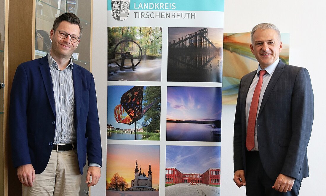 Tirschenreuth. Der Abgeordnete des Bayerischen Landtags Christoph Skutella traf sich vor kurzem mit Landrat Roland Grillmeier am Landratsamt Tirschenreuth. Im Mittelpunkt des Gesprächs stand natürlich die Entwicklung der Nordoberpfalz in [&hellip;]