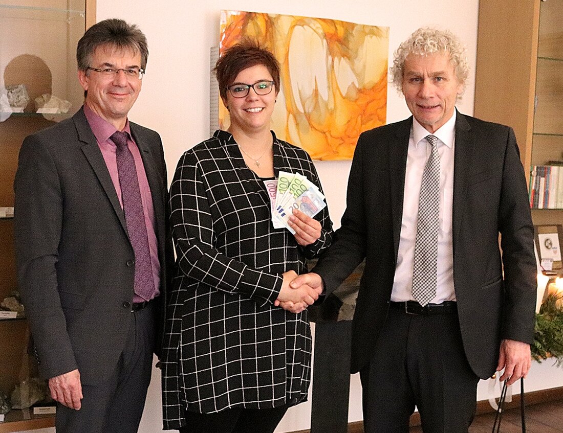 Wiesau/Tirschenreuth. „Ich bin absolut begeistert!“, freute sich Anna Lehner über die stolze Spendensumme, die sie vor kurzem von Landrat Wolfgang Lippert überreicht bekam. Im Rahmen der Adventsfeier am Landratsamt Tirschenreuth [&hellip;]