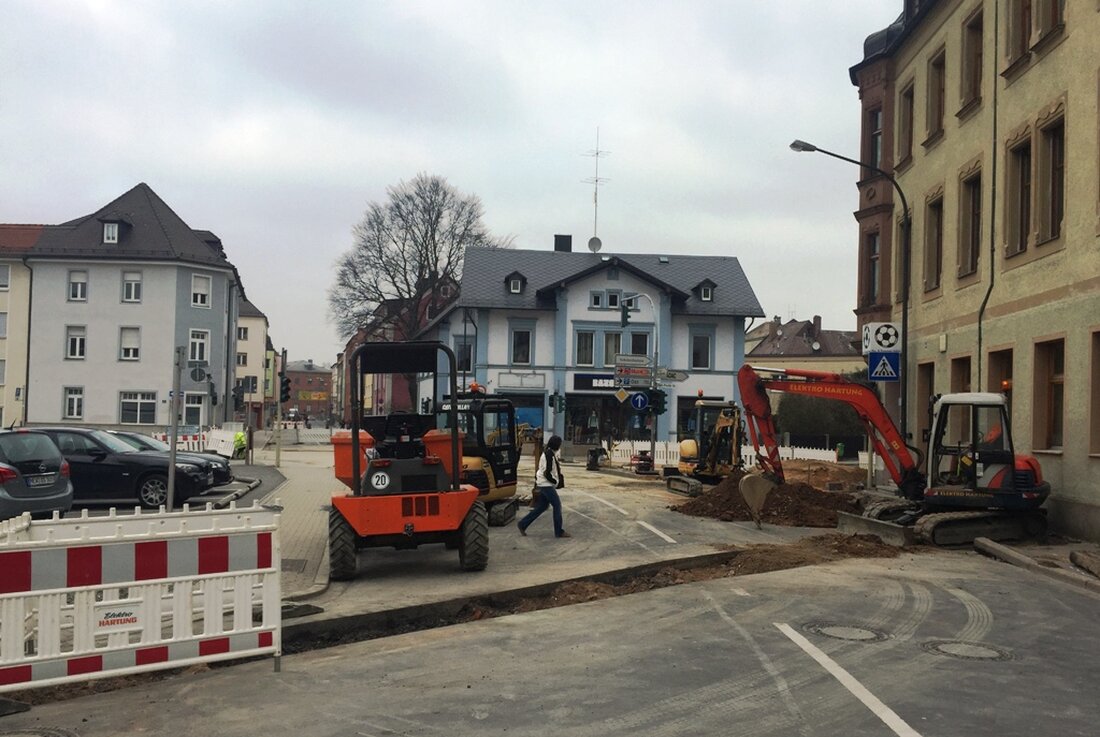 Weiden. Weidens Autofahrer müssen sich weiter in Geduld üben. Noch zwei Wochen lang bleibt die Kreuzung  Sedanstrasse / Bürgermeister Prechtl Str./ Goethestr./ Weißenburger Str. („Dänner Eck“) gesperrt. (Wir berichteten.) Schuld [&hellip;]