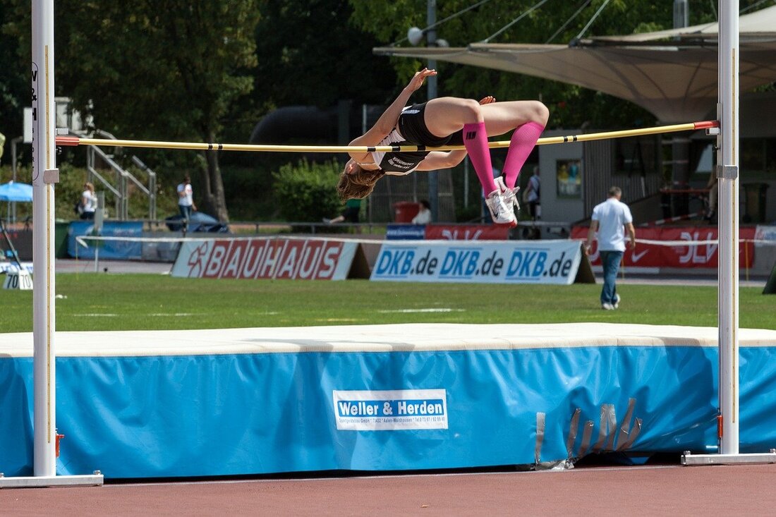 Vohenstrauß. Wie erst jetzt bekannt wurde, wurde in der Nacht vom 05.08.19 (Montag) auf den 06.08.19 (Dienstag) die Hochsprungmatte im Sportzentrum Vohenstrauß stark beschädigt. In die Bespannung wurde mutwillig ein [&hellip;]