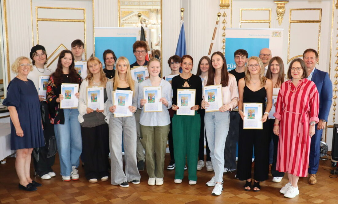Regensburg. Unter dem Motto „Europa? Aber sicher!“ wurden im Rahmen des 72. Europäischen Wettbewerbs im Regierungsbezirk 80 Auszeichnungen an Schülerinnen und Schüler von insgesamt 24 Schulen aller Schularten übergeben.