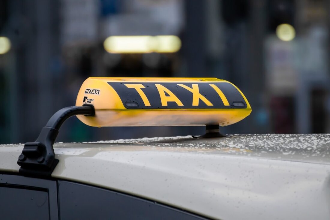 Weiden. Die Taxitarife in Weiden steigen zum 1. Dezember 2026. Im Stadtrat wurde am Montag noch diskutiert, ob die Erhöhung angesichts des derzeitigen Tankrabatts besser erst zum Jahreswechsel in Kraft treten sollte. Ein entsprechender Vorstoß der SPD fand jedoch keine Mehrheit.