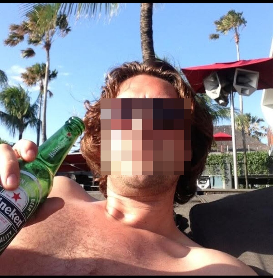 “I’m a party guy!” Zum Prozessauftakt wegen des tödlichen “Champagners” hat der Angeklagte aus seinem Leben erzählt. Es geht sehr viel um Partys, Festivals und Drogen. Einen Bezug zu der Flasche streitet er ab.