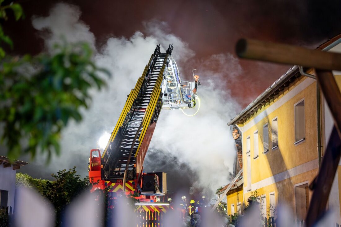 Böhmischbruck. Am Vormittag des vergangenen Samstags fand auf dem Pferdehof Geisel in der Propsteistraße eine beeindruckende Feuerwehrübung statt.