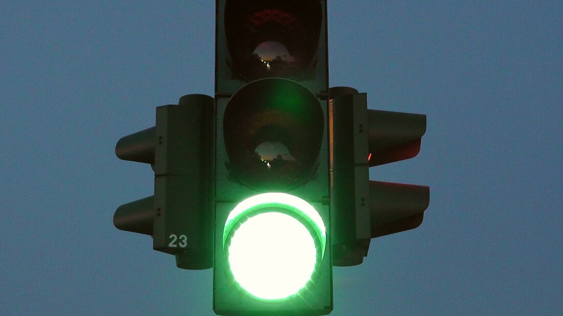 Weiden. In der Frauenrichter Straße Kreuzung Infanteriestraße kam es am Freitagmorgen zu einem Unfall. Beide Fahrer behaupten bei grün gefahren zu sein. Ein Weidner (46) fuhr mit seinem Pkw, Ford Focus, [&hellip;]