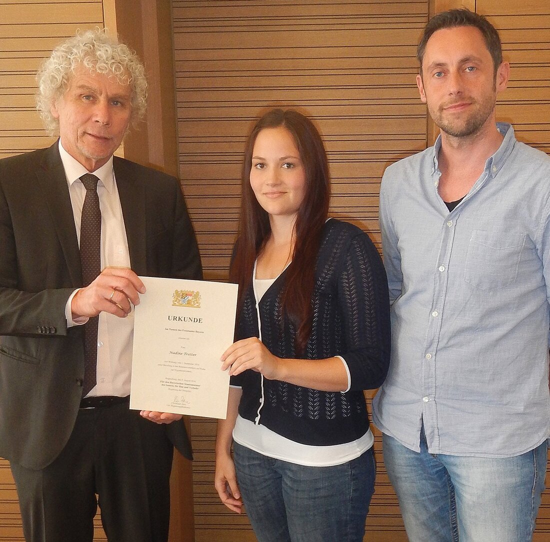 Tirschenreuth. Nadine Tretter aus Neualbenreuth konnte vor kurzem ihre Ausbildung zur Hygienekontrolleurin mit der Traumnote von 1,1 abschließen. Mit Wirkung zum 1. September wurde sie zur Hygienesekretärin am Landratsamt Tirschenreuth ernannt. Die [&hellip;]