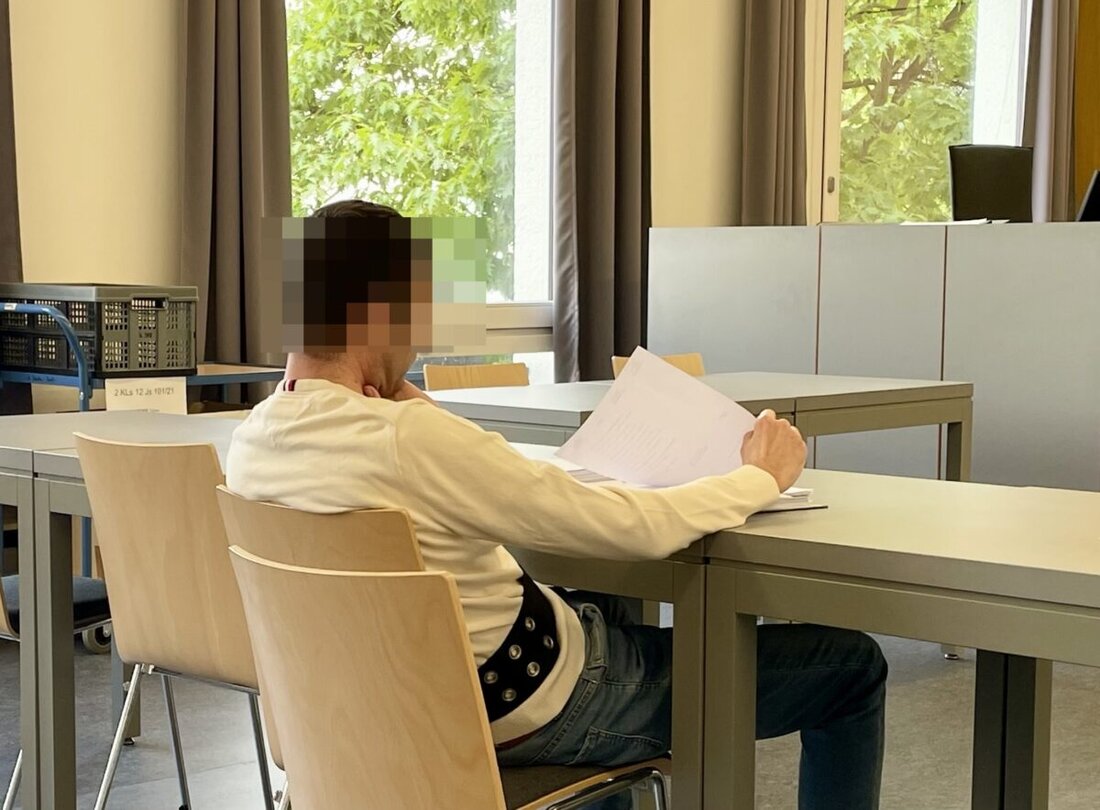 Weiden. Der wegen Betrugs angeklagte Immobilienmakler hat im Prozess eine Erklärung abgeben. Tenor: Er habe ein Loch mit dem anderen gestopft, im festen Glauben an den "Turnaround". Für die Geschädigten klingt das wie Hohn. Während er mit dem Porsche herumfuhr, gingen manche in Privatinsolvenz.