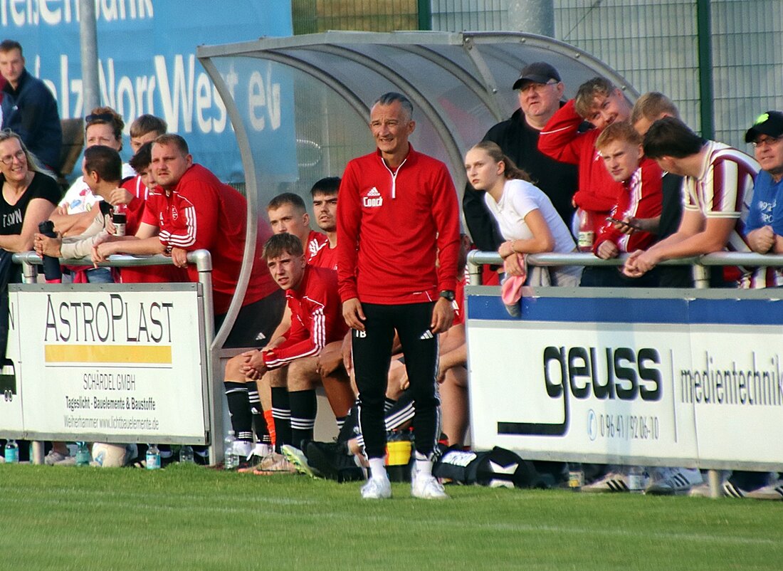 Grafenwöhr. Der Verein setzt weiter auf Kontinuität auf der Trainerbank: Turan „Bobby“ Bafra hat seinen Vertrag verlängert und wird die Mannschaft auch in der Saison 2026/27 betreuen. 