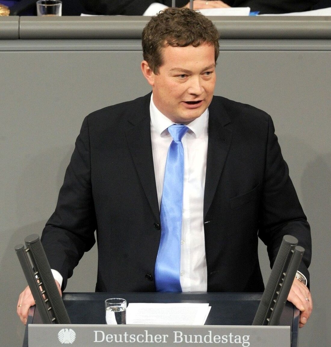 Weiden./Berlin. Am heutigen Mittwoch stellte Verkehrsminister Alexander Dobrindt (CSU) den lange erwarteten ‘Bundesverkehrswegeplan 2030’ in Berlin vor. Der Weidener Bundestagsabgeordnete Uli Grötsch (SPD) freut sich, dass die Elektrifizierung der Bahnstrecke Hof-Marktredwitz-Regensburg [&hellip;]