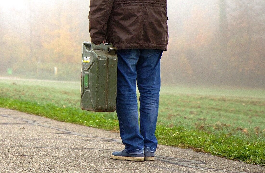 Friedenfels. Unbekannte hatten es auf Getränkelaster abgesehen. Aber nicht auf die Ware.  Die Täter machten sich in der Zeit von Donnerstag, 06.07.17 bis Freitag, 07.07.17, an den beiden Brauereiausliefer-Lkws zu schaffen. [&hellip;]