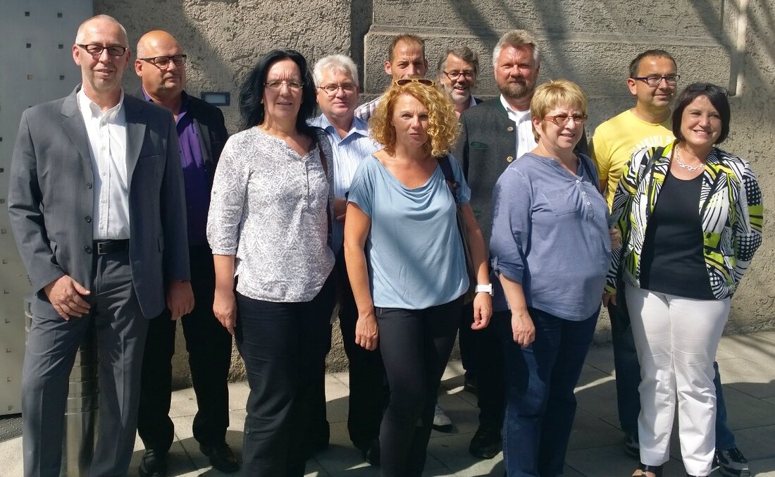 Grafenwöhr. Die bayerische Vertretung der Gewerkschaftsmitglieder bei den amerikanischen Streitkräften besuchte Ende letzter Woche die Staatskanzlei und setzte dort mit den Vertretern der Staatskanzlei den seit Jahren bestehenden Dialog fort. Aus [&hellip;]