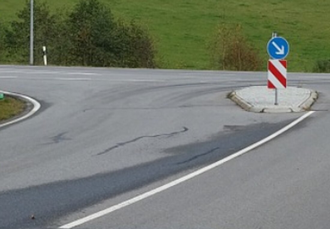 Weiden. Schlichtweg übersehen hatte er sie – die Verkehrsinsel bei der Pressather Straße. Dieses Missgeschick brachte einem Weidener (67) gestern gegen 21:30 Uhr einen kurzen Aufenthalt im Krankenhaus. Zudem verriet er [&hellip;]