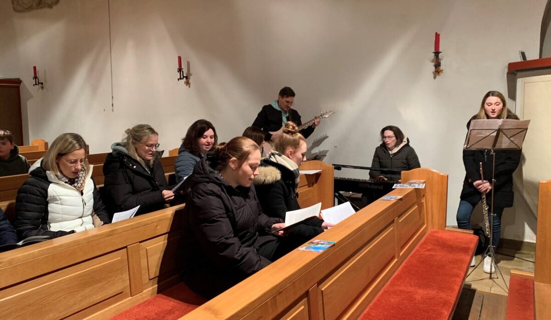 Immenreuth. Am 7. März fand der ökumenische Weltgebetstag der Frauen in der Pfarrkirche statt, wobei die Cookinseln thematisiert und die Folgen von Missionsgeschichte, Klimawandel und Unterdrückung diskutiert wurden.