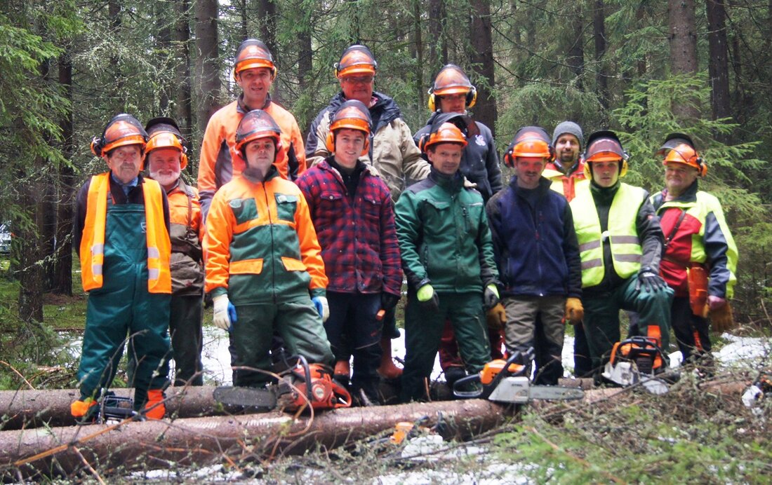 Wurz. Zehn Teilnehmer, davon sechs Feuerwehrmänner von der Feuerwehr Wurz haben sich an einem Grundlehrgang für Motorsägenführer beteiligt. Der Umgang mit der Motorsäge und die Arbeit im Wald seien gefährlich, [&hellip;]