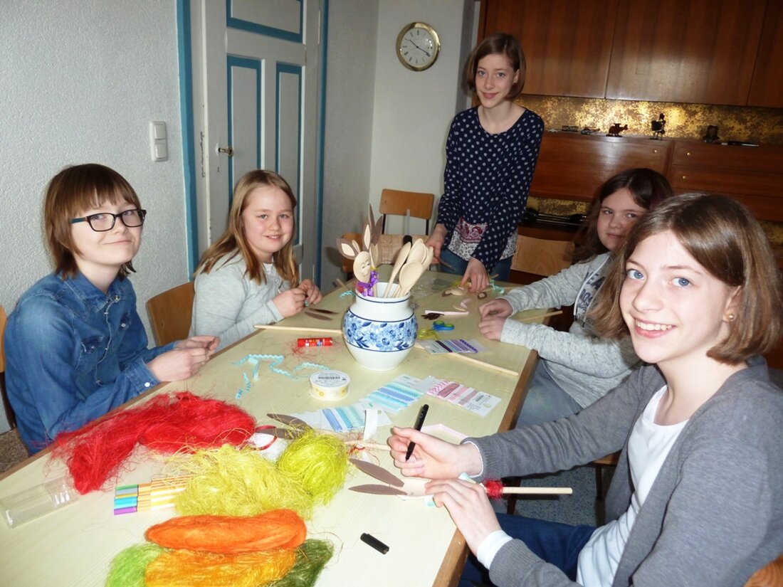 Wurz. Da dürfen sich die Senioren in der Pfarrgemeinde auf etwas freuen: Die Wurzer Ministranten bastelten lustige “Kochlöffelosterhasen”. Zusammen mit frischen Blumen verteilen die Minis diese kleinen Geschenke kurz vor dem [&hellip;]