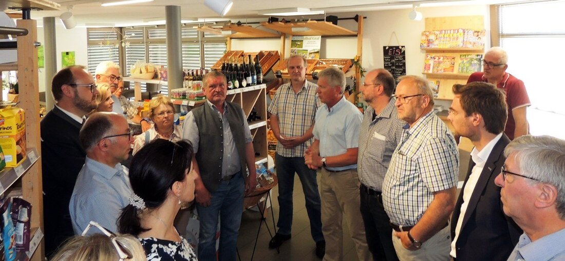 Schwarzenbach. „Fahrt nicht fort, kauft vor Ort“ dazu lädt der Dorfladen Schwarzenbach ein. Die CSU-Kreistagsfraktion mit Landrat Andreas Meier überzeugte sich vom neuen Mittelpunkt des Dorfes, der auf das Prinzip [&hellip;]