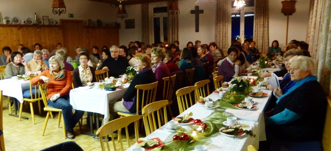 Wurz. Eine besinnliche Adventsfeier erlebten die Frauen des katholischen Frauenbundes Wurz mit der Moosbacher Veehharfengruppe und Sängerinnen. Von Tom Kreuzer Schon der festliche Gottesdienst mit Herrn Pfarrer Manfred Wundlechner wurde [&hellip;]