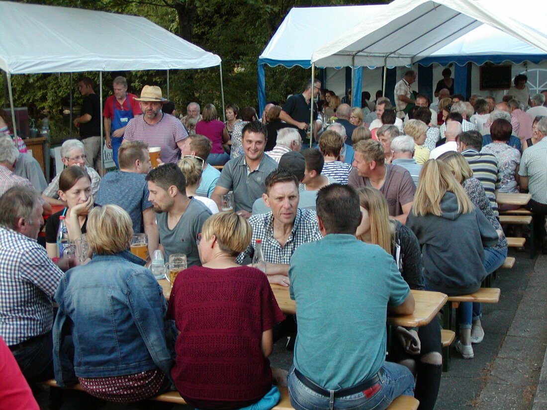 Wurz. Sichtlich zufrieden waren Vorsitzender Günther Liebs und seine Vorstandsmitglieder mit dem Verlauf des Wurzer Siedlerfestes. Bei idealem Wetter pilgerten bereits am frühen Nachmittag viele Gäste, unter denen auch eine [&hellip;]