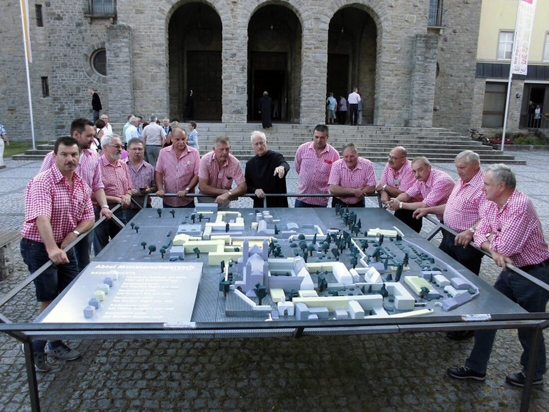 Wurz. Die alljährliche Vereinsfahrt der Wurzer Hogerer führte diesmal ins fränkische Weinland. Nach einem anstrengenden OSchnitt durften sich die Mitglieder erstmal eine Verschnaufpause gönnen bevor die nächsten Festlichkeiten in der [&hellip;]