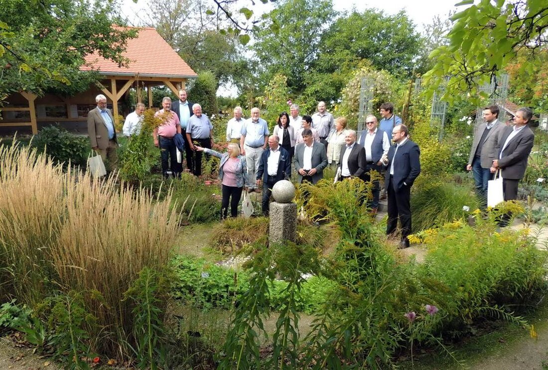 Floss. Der „Kreislehrgarten“ und der „Findlingsweg“ sind herausragende Projekte des Naturparks Nördlicher Opferpfälzer Wald, stellte der Vorsitzende der CSU-Kreistagsfraktion Edgar Knobloch fest. Beiden Projekten galt die Aufmerksamkeit bei der Sitzung [&hellip;]