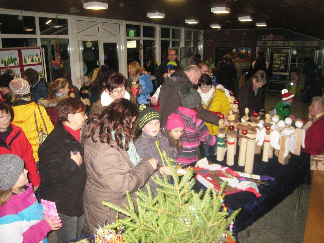 Wurz. Die Grundschule in Püchersreuth lud alle Schüler, Eltern und Lehrerkollegium zu einer Winterwanderung mit Adventsbasar ein. Von Tom Kreuzer Schulleiterin Doris Bodensteiner begrüßte die Besucher und stimmte mit einem [&hellip;]