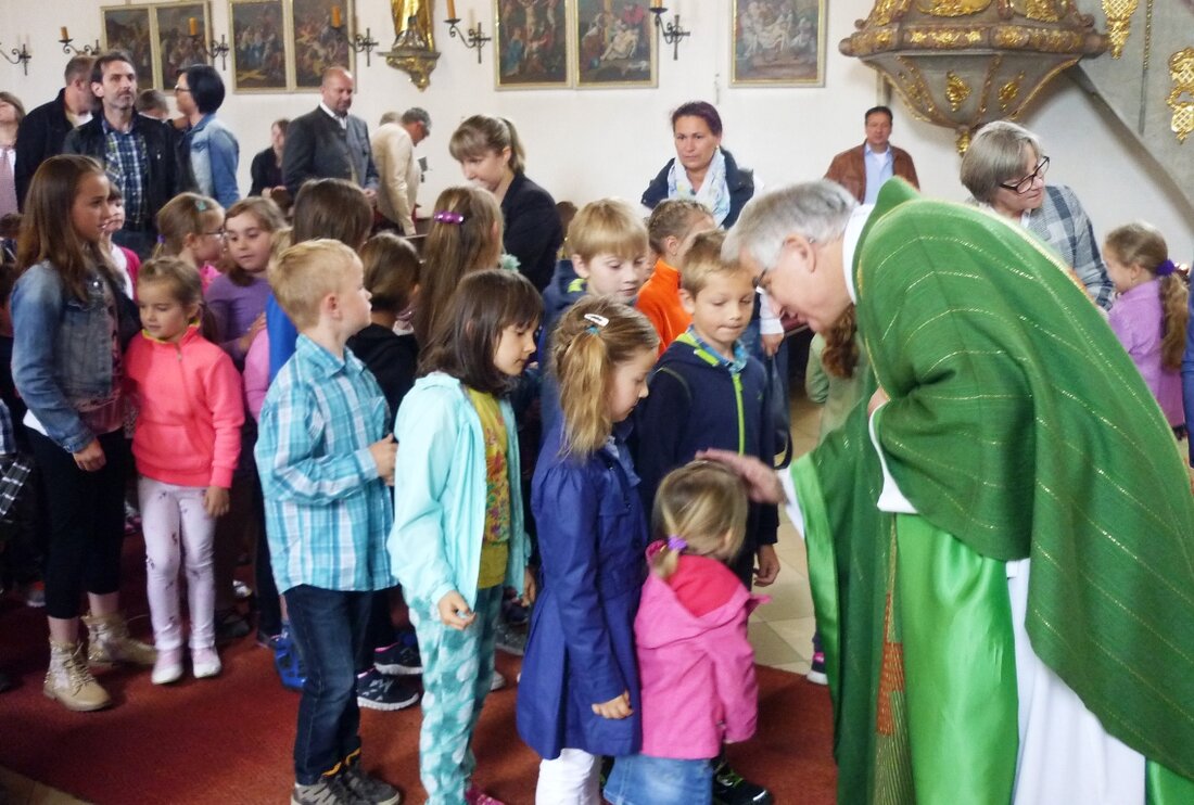 Wildenau/Püchersreuth/Wurz. Der Start des ersten gemeinsamen Familiengottesdienstes ist gelungen. In der Wurzer Pfarrkirche versammelten sich gut 40 Kinder mit ihren Vätern und Müttern. Von Tom Kreuzer Die Familien kamen aus Wildenau, Püchersreuth [&hellip;]