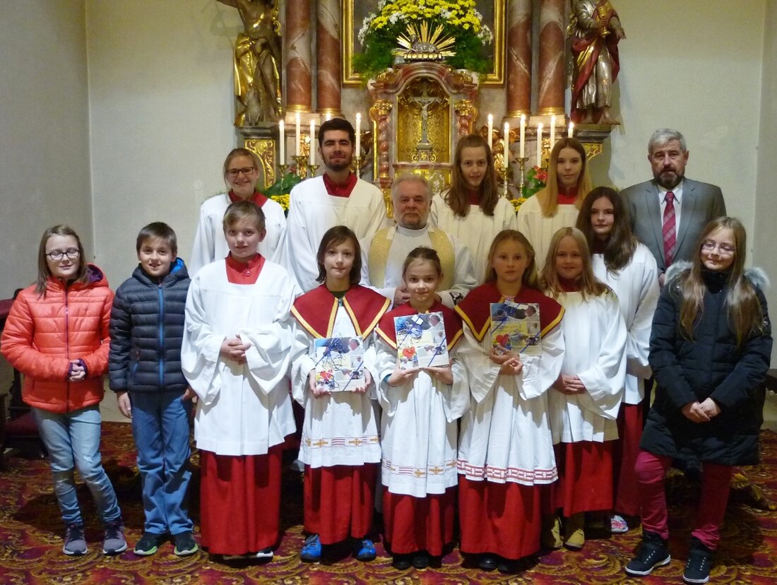 Wurz. Die Pfarrei in Wurz begrüßte zur Vorabendmesse drei neue Mitglieder. Nachdem sie ihr Ministrantenkleid und ein kleines Geschenk überreicht bekommen haben, durften sie gleich den Fackeldienst übernehmen. Von Tom [&hellip;]