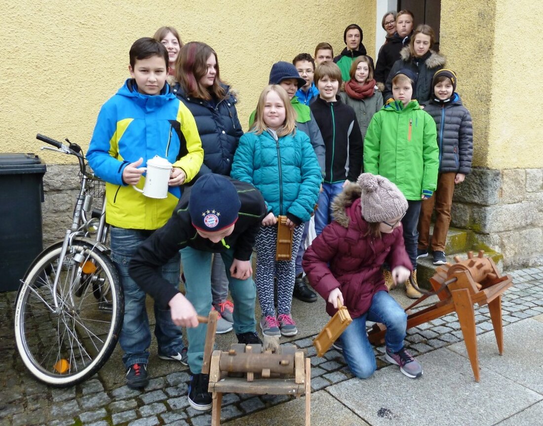 Wurz. Vom Gründonnerstag bis zur Osternacht verstummen die Kirchenglocken oder wie der Volksmund sagt „fliegen nach Rom“. In dieser Zeit übernehmen in der Pfarrei Wurz die sogenannten Ratschen die Funktion der [&hellip;]