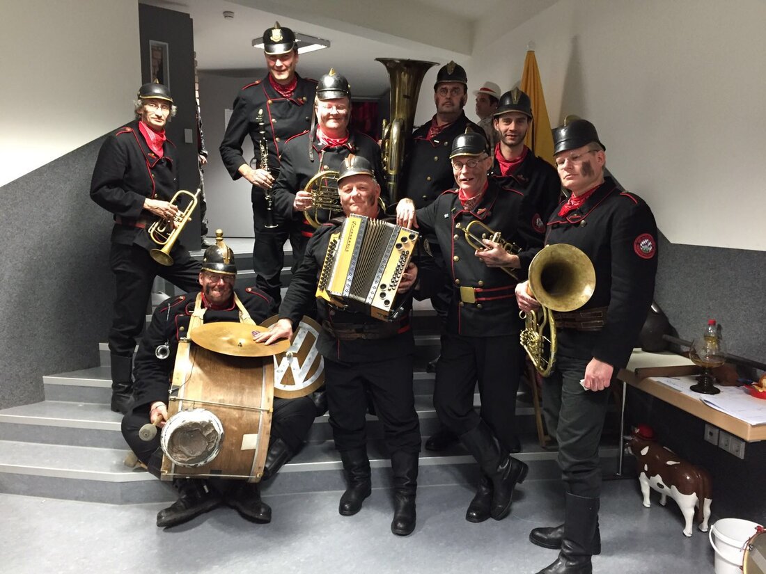 Neuhaus. Auch die Altneihauser Feierwehrkapell’n verfolgt das Weltgeschehen aus der Zoigl-Hochburg Neuhaus. Und Norbert Neugirg gibt – wie sollte es anders sein – natürlich seinen Senf dazu.  So kommentiert Neugirg [&hellip;]