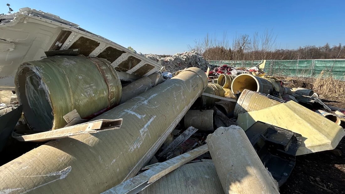 Jiřikov/Weiden. Die großen Mengen Schrott, die ein deutsches Unternehmen im Dezember illegal im mährischen Jiřikov abgelagert hat, haben toxische Stoffe freigesetzt. Dies ist das Ergebnis einer Studie der tschechischen Umweltorganisation Arnika. 