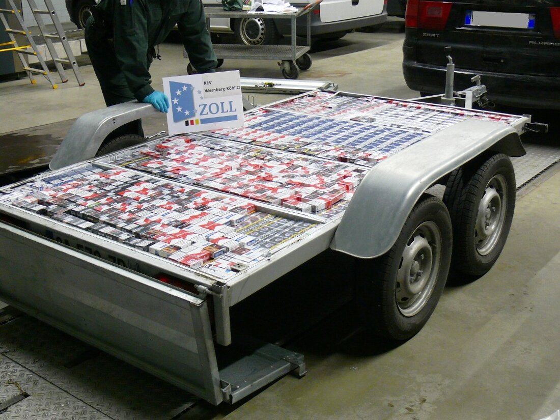 Wernberg-Köblitz. Ein Mann aus Südosteuropa (48) hatte sich besondere Mühe gegeben seine Schmuggelware zu verstecken und raffiniert verstaut. Gemeinsam mit fünf anderen Personen war er eigentlich auf der Rückreise nach [&hellip;]